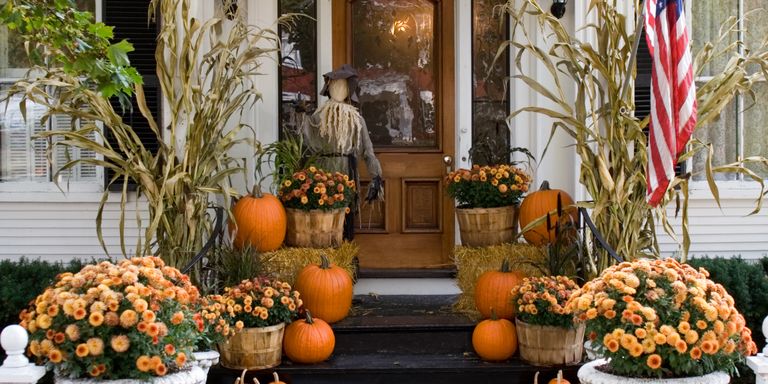 17 Spooky Halloween Decoration Ideas That Are So Chic It's Scary