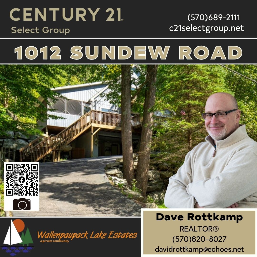1012 Sundew Road: 5 Bedroom Chalet in WLE with View of Lake Wallenpaupack