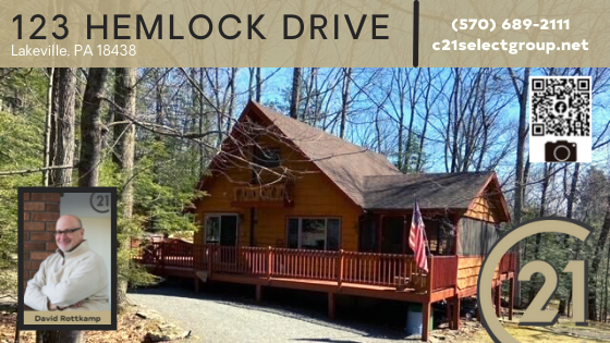 123 Hemlock Drive: Update Chalet with Rights to Lake Wallenpaupack!