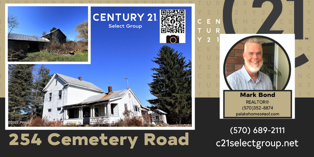 254 Cemetery Road: Historic Moscow Farm House with Barn