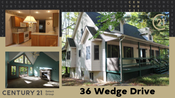 36 Wedge Drive: Spacious Pocono Community Chalet with Golf Course View