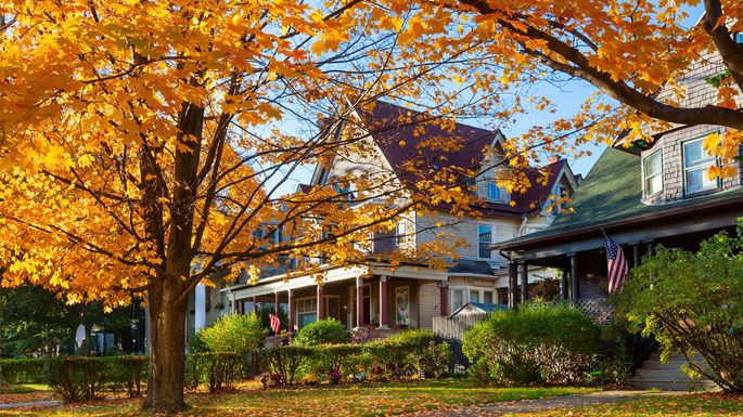 9 Surprising Reasons to Start House Hunting in Fall