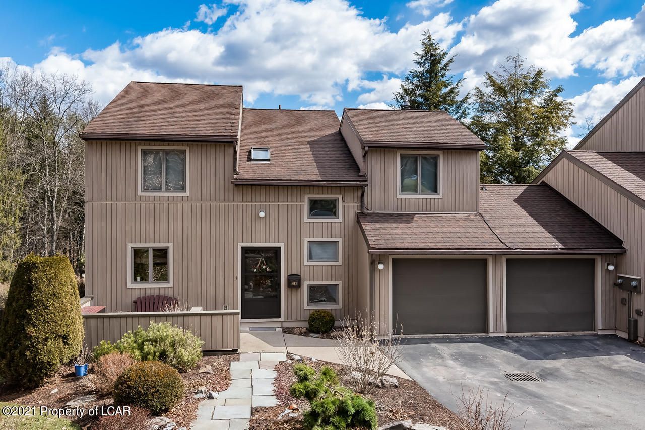 Lewith & Freeman Featured Listing Casual & Elegance in Newberry Estate